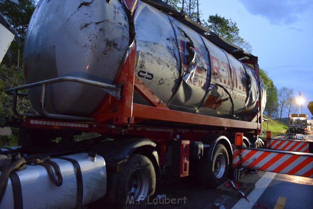 VU Gefahrgut LKW umgestuerzt A 4 Rich Koeln Hoehe AS Gummersbach P584.JPG - Miklos Laubert